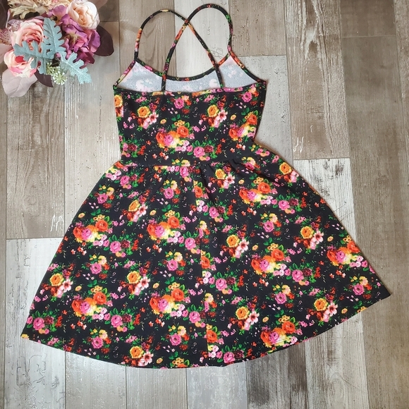 Wet Seal Black Floral Print Crisscross Back Mini Skater Dress Size Small NWOT - Picture 2 of 12